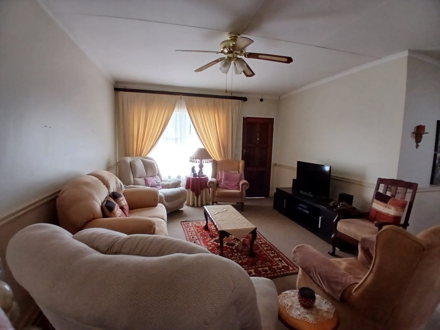 To Let 3 Bedroom Property for Rent in Fleurdal Free State